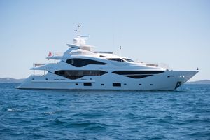 E-MOTION - Sunseeker 131 Yacht - 5 Cabins - Cannes - Monaco - St Tropez - Antibes E-MOTION - Sunseeker 131 Yacht - 5 Cabins - Cannes - Monaco - St Tropez - Antibes
