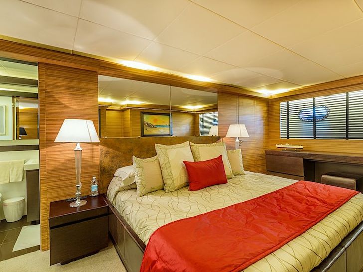 JAJARO Tecnomar Velvet 100 - master cabin JAJARO Tecnomar Velvet 100 - master cabin