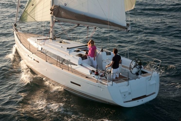 Charter Yacht Jeanneau 409 - 3 Cabins - Warwick,RI