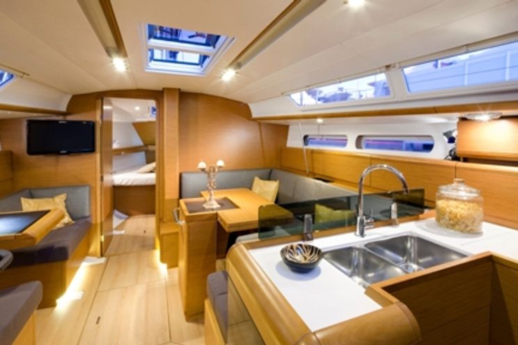 Charter Yacht Jeanneau 409 - 3 Cabins - Warwick,RI