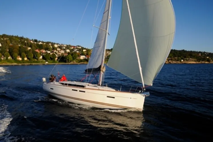 Charter Yacht Jeanneau 409 - 3 Cabins - Warwick,RI