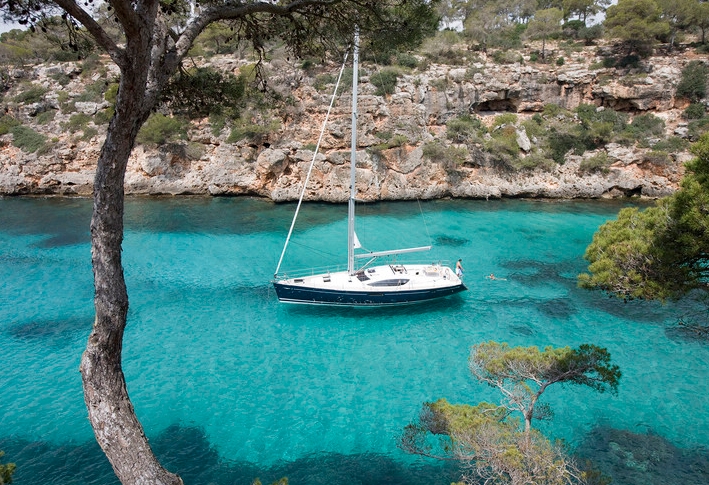 Charter Yacht Jeanneau 50DS - 3 Cabins - Grenada