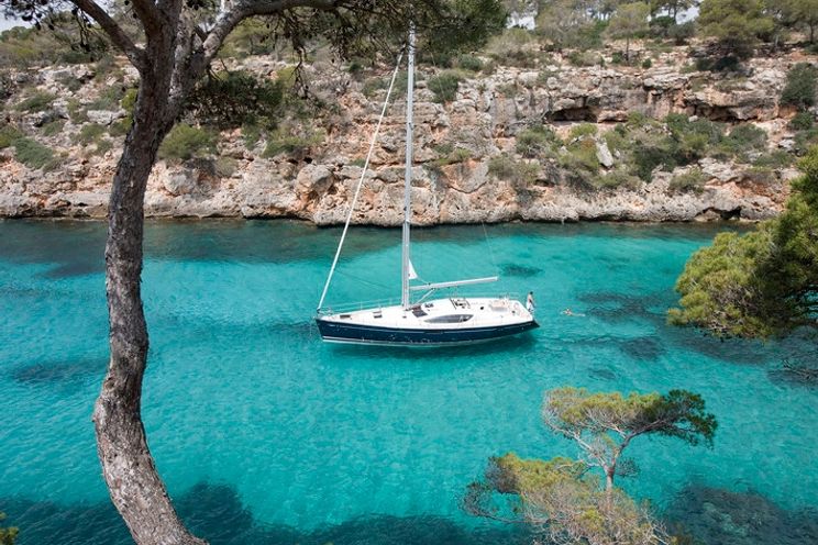 Charter Yacht Jeanneau 50DS - 3 Cabins - Grenada