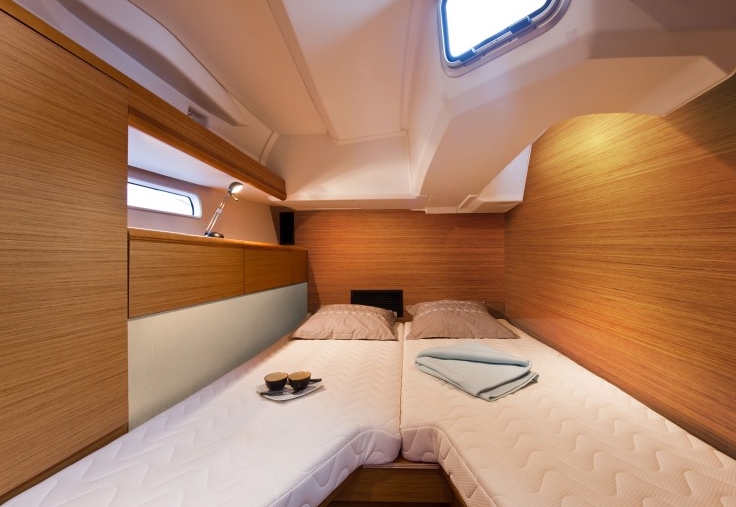 Charter Yacht Jeanneau 53 - 5 Cabins - Athens