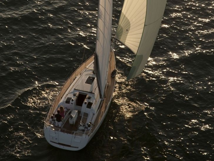 Jeanneau Sun Odyssey 409 - Sailing