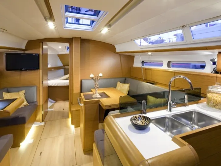 Jeanneau Sun Odyssey 409 - Galley Jeanneau Sun Odyssey 409 - Galley