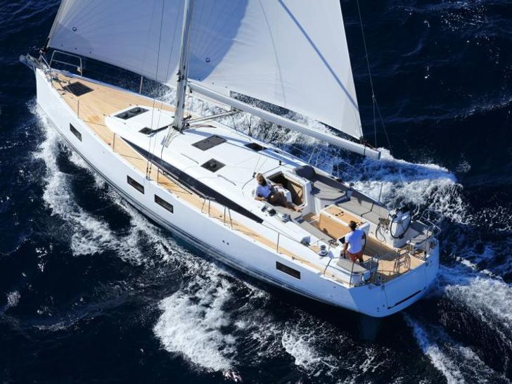 Jeanneau 51 Sailing