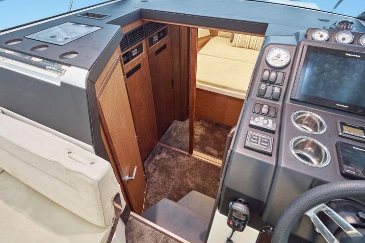 Charter Yacht Jeanneau Power NC 33 - 2 Cabins - 2019 - Annapolis