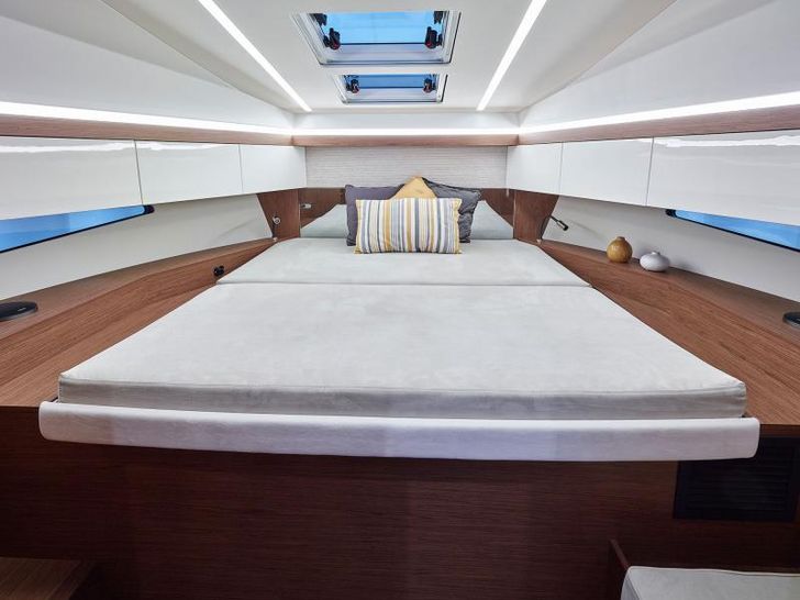 Jeanneau Power NC 33 Cabin Jeanneau Power NC 33 Cabin