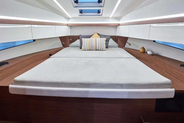 Charter Yacht Jeanneau Power NC 33 - 2 Cabins - 2019 - Annapolis