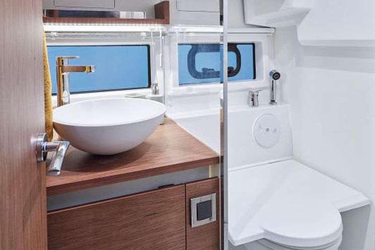 Charter Yacht Jeanneau Power NC 33 - 2 Cabins - 2019 - Annapolis