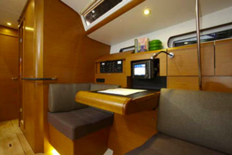 Charter Yacht Jeanneau Sun Odyssey 439 - 4 Cabins - Tahiti,Bora Bora and the South Pacific