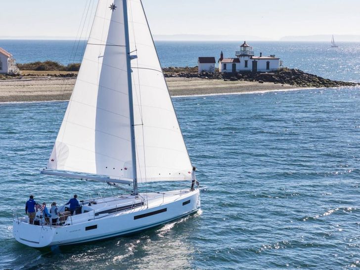 Jeanneau Sun Odyssey 490 Sailing Jeanneau Sun Odyssey 490 Sailing