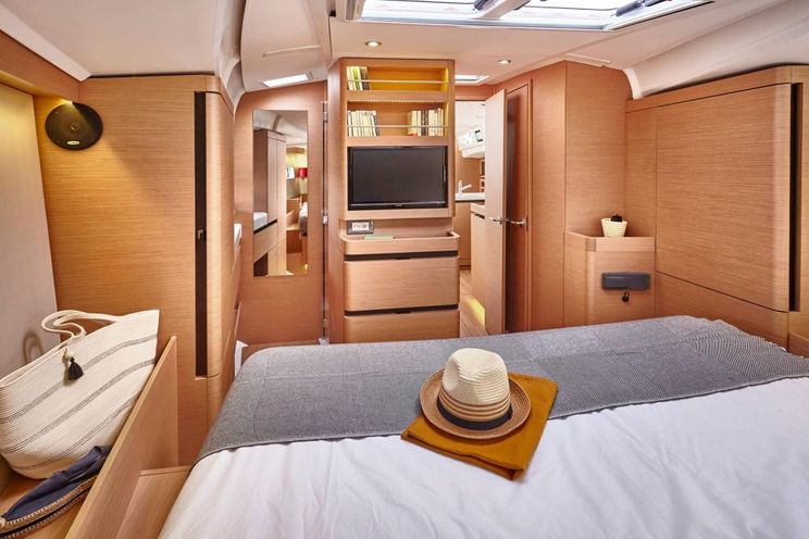 Charter Yacht Jeanneau Sun Odyssey 490 - 3 Cabins - 2020 - Annapolis