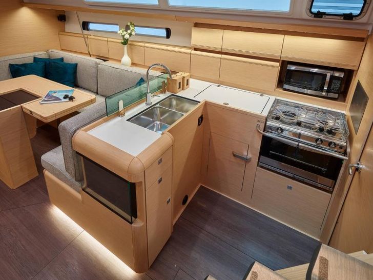 Jeanneau Sun Odyssey 449 Kitchen  Jeanneau Sun Odyssey 449 Kitchen
