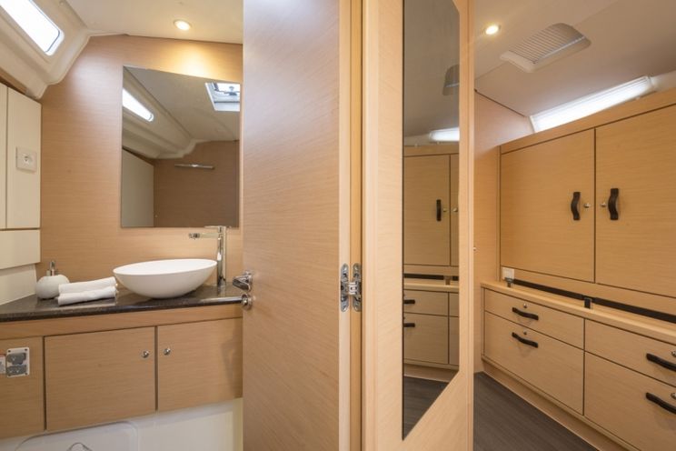 Charter Yacht Jeanneau 54 - 5 + 1 cabins(5 double 1 single)- 2019 - Athens - Alimos