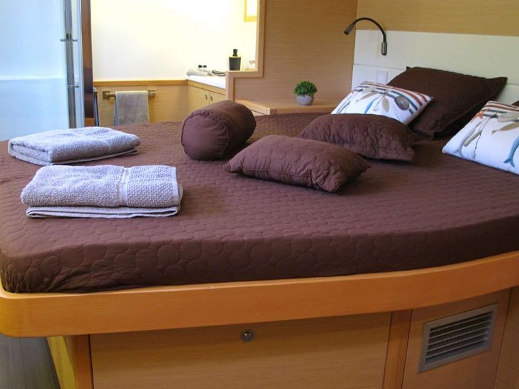 JOY - Lagoon 52 JOY - Lagoon 52