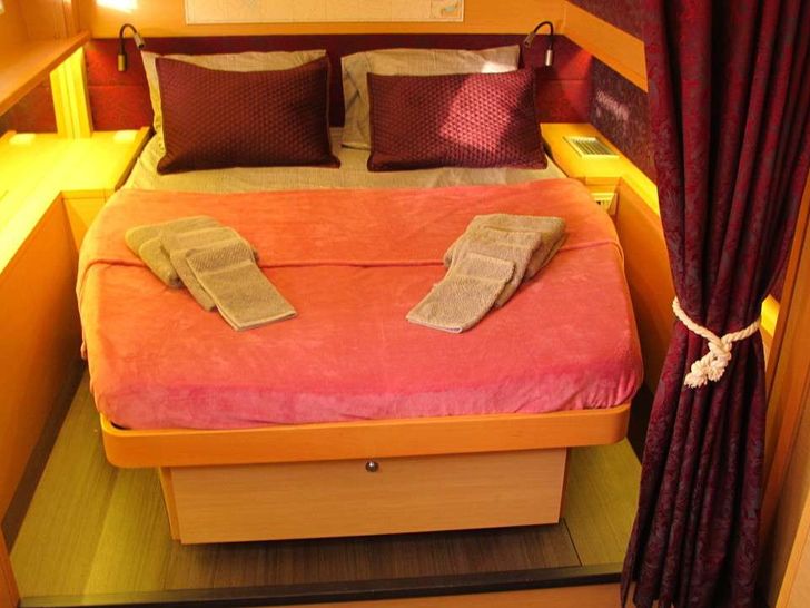 JOY - Lagoon 52 JOY - Lagoon 52