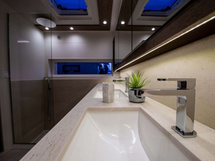 JOY Lagoon Seventy 7 master cabin bathroom JOY Lagoon Seventy 7 master cabin bathroom