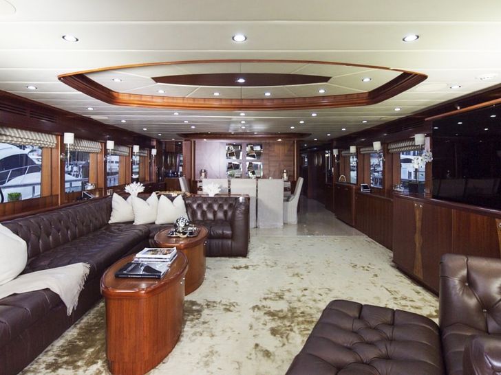 Miami Day Charter Yacht JULIA DOROTHY Johnson 103 Main Salon Miami Day Charter Yacht JULIA DOROTHY Johnson 103 Main Salon