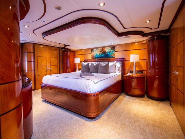 JUST ENOUGH - Custom Yacht 140,master suite