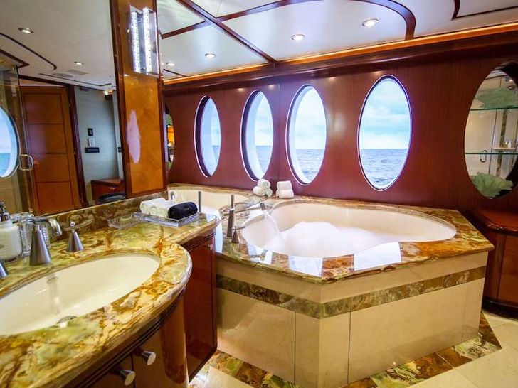 JUST ENOUGH - Custom Yacht 140,bathtub