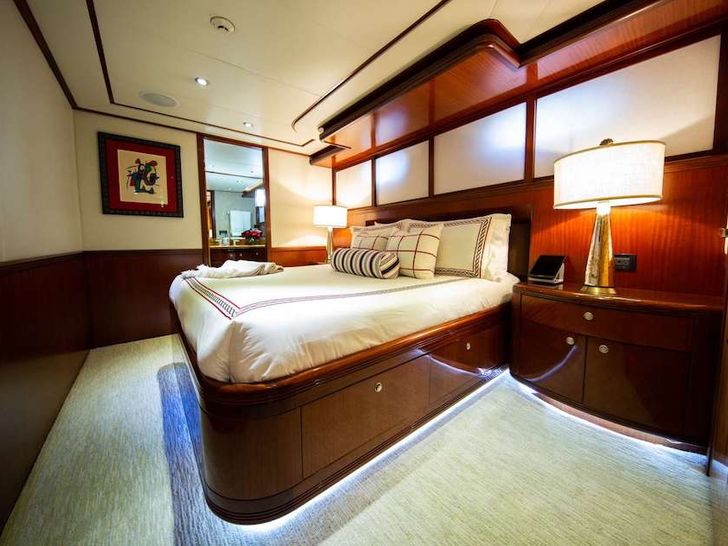 JUST ENOUGH - Custom Yacht 140,queen cabin 1 JUST ENOUGH - Custom Yacht 140,queen cabin 1