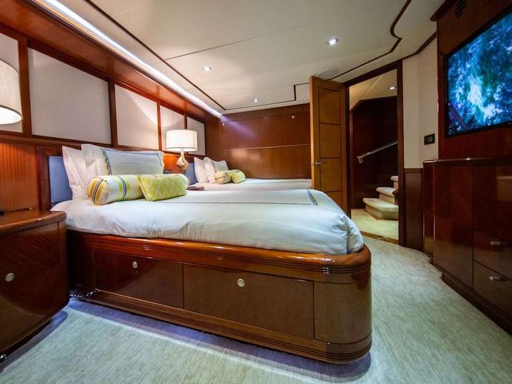 JUST ENOUGH - Custom Yacht 140,twin cabin