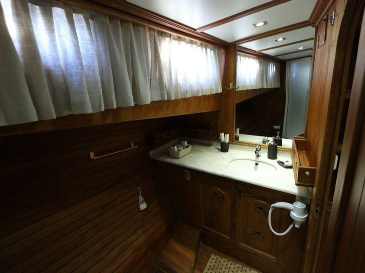 KANARYA Bathroom KANARYA Bathroom