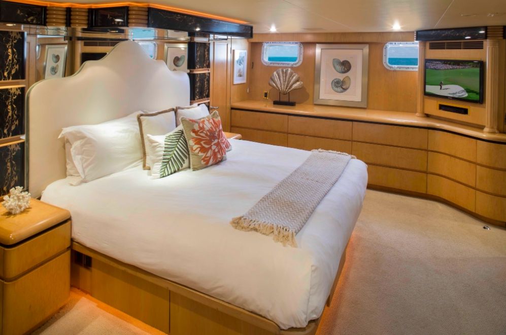 KELLY ANNE - Broward Marine 110