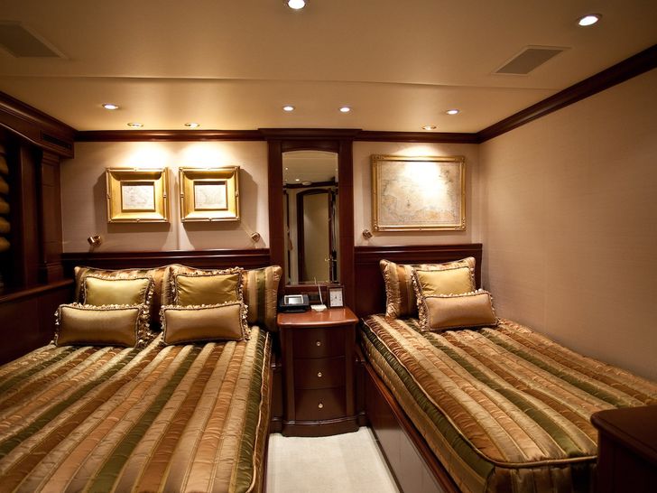 KERI LEE III - Trinity 54m KERI LEE III - Trinity 54m