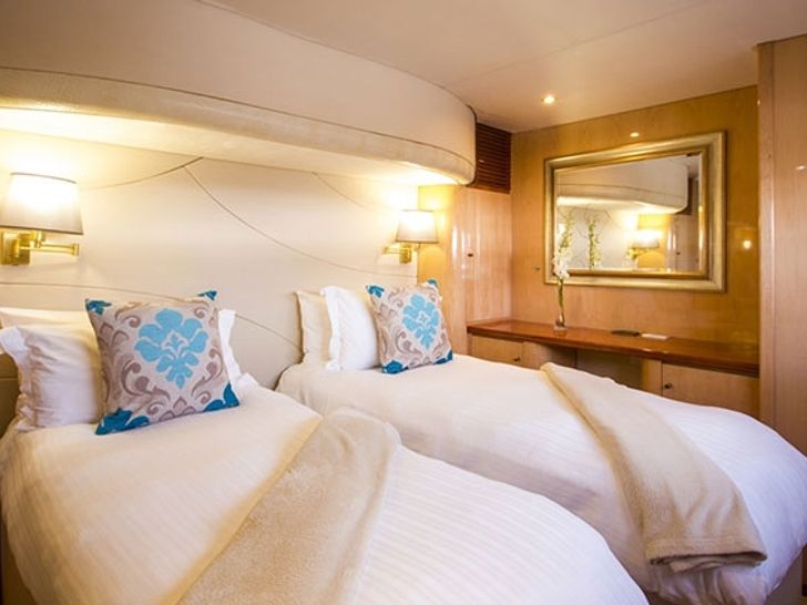 KING’S RANSOM - Matrix Silhouette 76 cabin KING’S RANSOM - Matrix Silhouette 76 cabin