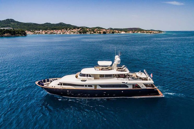 Charter Yacht KLOBUK - Ferretti Navetta 30m - 5 Cabins - Split - Zadar - Dubrovnik