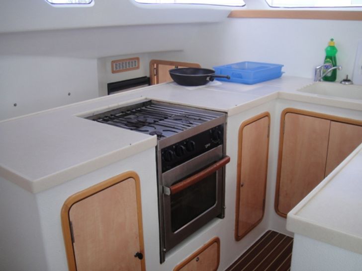 Knysna 480SF - Galley - Real Photo Knysna 480SF - Galley - Real Photo