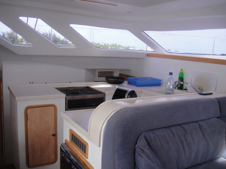 Knysna 480SF - Galley - Real Photo Knysna 480SF - Galley - Real Photo