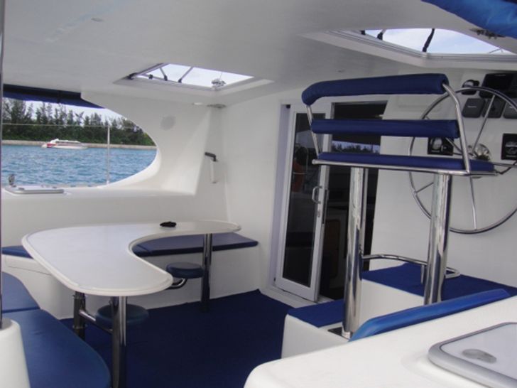 Knysna 480SF - Cockpit - Real Photo Knysna 480SF - Cockpit - Real Photo