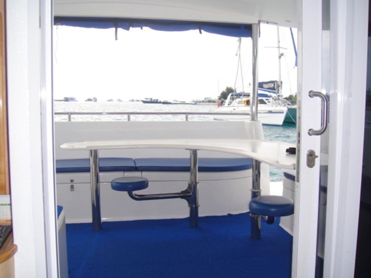 Knysna 480SF - Cockpit - Real Photo Knysna 480SF - Cockpit - Real Photo