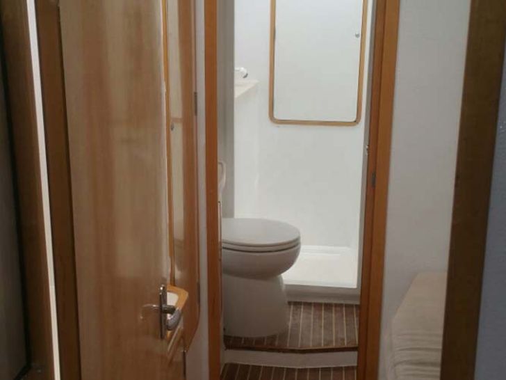 Knysna 480KF - Bathroom - Real Photo Knysna 480KF - Bathroom - Real Photo