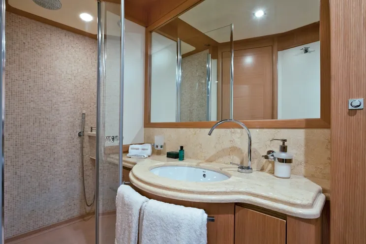 Charter Yacht LA PAUSA - Ferretti Custom Line Navetta 86 - 5 Cabins - Monaco - Nice - Cannes - Antibes - Olbia - Sardinia - Corsica