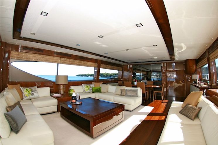 Charter Yacht LADY BEATRICE - Princess 30m - 4 Cabins - Cannes - Antibes - Monaco - Villefranche - Nice