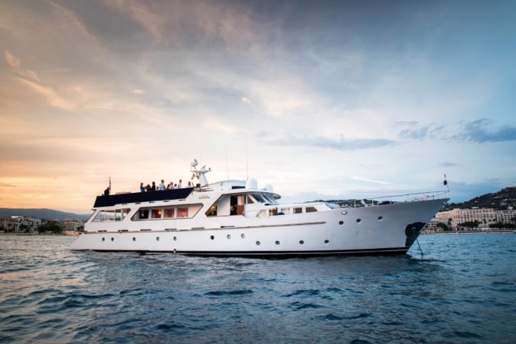 Charter Yacht LADY ROXANNE - 30m Benetti - 5 Cabins - Cannes - Corsica - Olbia