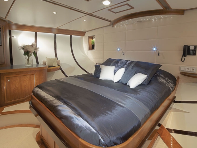 Charter Yacht LADY THURAYA - 31m Lubbe Voss - 4 Cabins - Palma - Cannes - Monaco - Naples - Dubrovnik