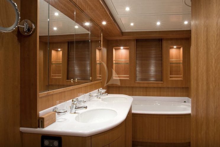 Charter Yacht LADY AMANDA - Guy Couach 30m - 4 Cabins - Cannes - Monaco - St Tropez