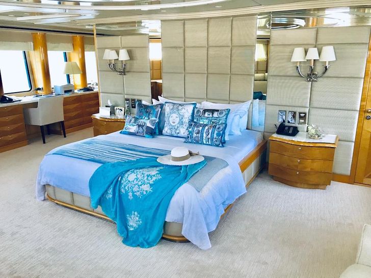 LADY AZUL Heesen 129 - master cabin LADY AZUL Heesen 129 - master cabin