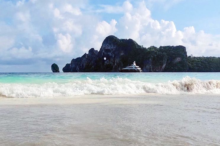 Charter Yacht LADY AZUL - Heesen 129 - 5 Cabins - Phuket - Phang Nga Bay - Phi Phi Islands - Similan Islands - Thailand