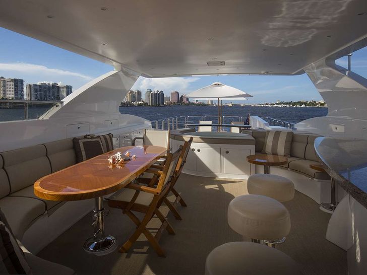 LADY DEENA II Hargrave 101 Luxury Motoryacht Saloon LADY DEENA II Hargrave 101 Luxury Motoryacht Saloon