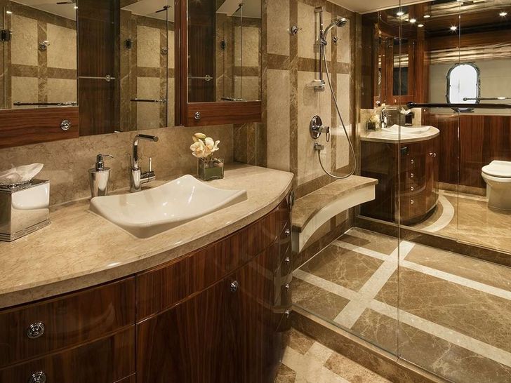LADY DEENA II Hargrave 101 Luxury Motoryacht Master Bathroom LADY DEENA II Hargrave 101 Luxury Motoryacht Master Bathroom
