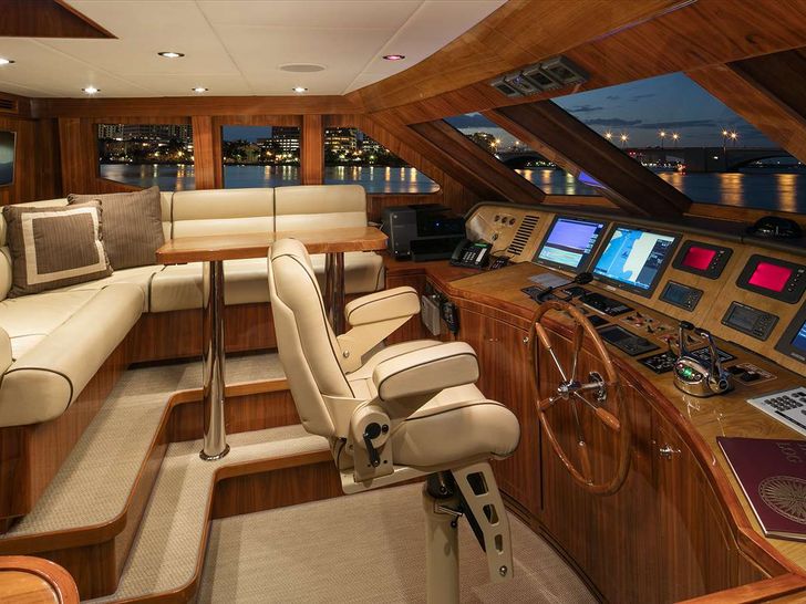 LADY DEENA II Hargrave 101 Luxury Motoryacht Wheelhouse LADY DEENA II Hargrave 101 Luxury Motoryacht Wheelhouse