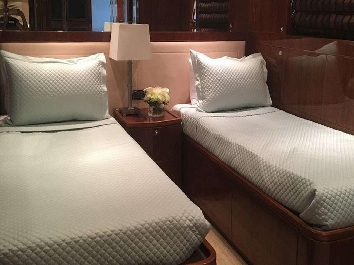 LADY DEENA II Hargrave 101 Luxury Motoryacht Twin Cabin LADY DEENA II Hargrave 101 Luxury Motoryacht Twin Cabin