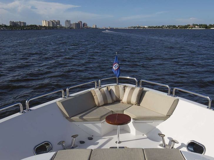 LADY DEENA II Hargrave 101 Luxury Motoryacht Bow LADY DEENA II Hargrave 101 Luxury Motoryacht Bow